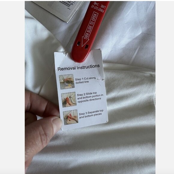 NWT $298 Mac Duggal Cowl Back Surplice Knit Gown in White Size 6 - Picture 7 of 10